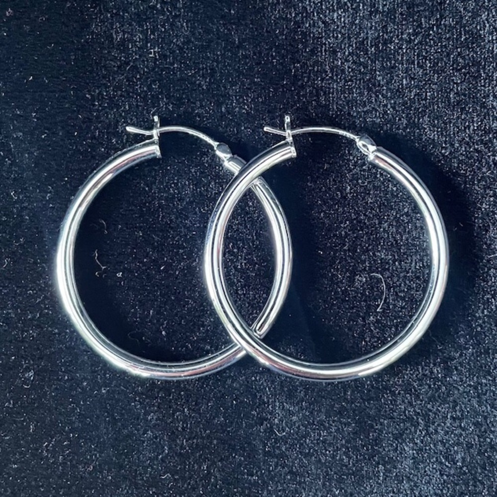 Medium Silver Hoop Earrings New